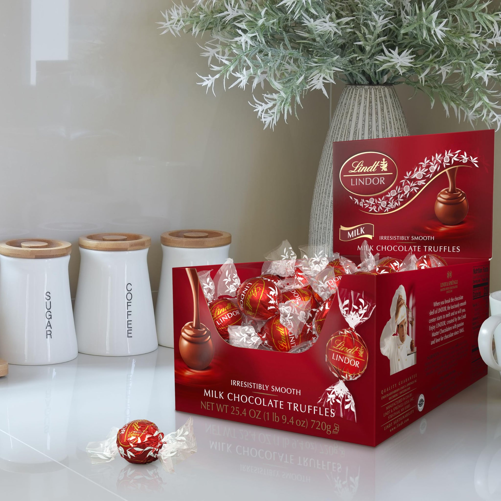 Lindt LINDOR Milk Chocolate Candy Truffles, Milk Chocolate with Smooth, Melting Truffle Center, 25.4 oz., 60 Count