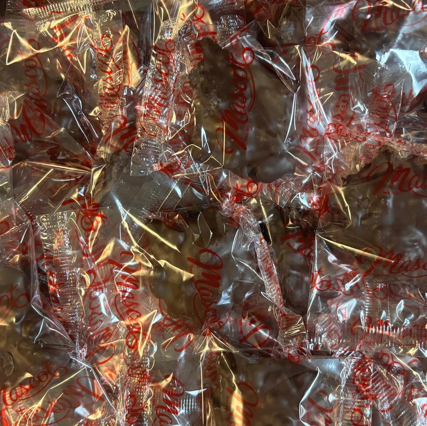 Mascot Pecan Can O' Clusters 2lb Holiday Tin