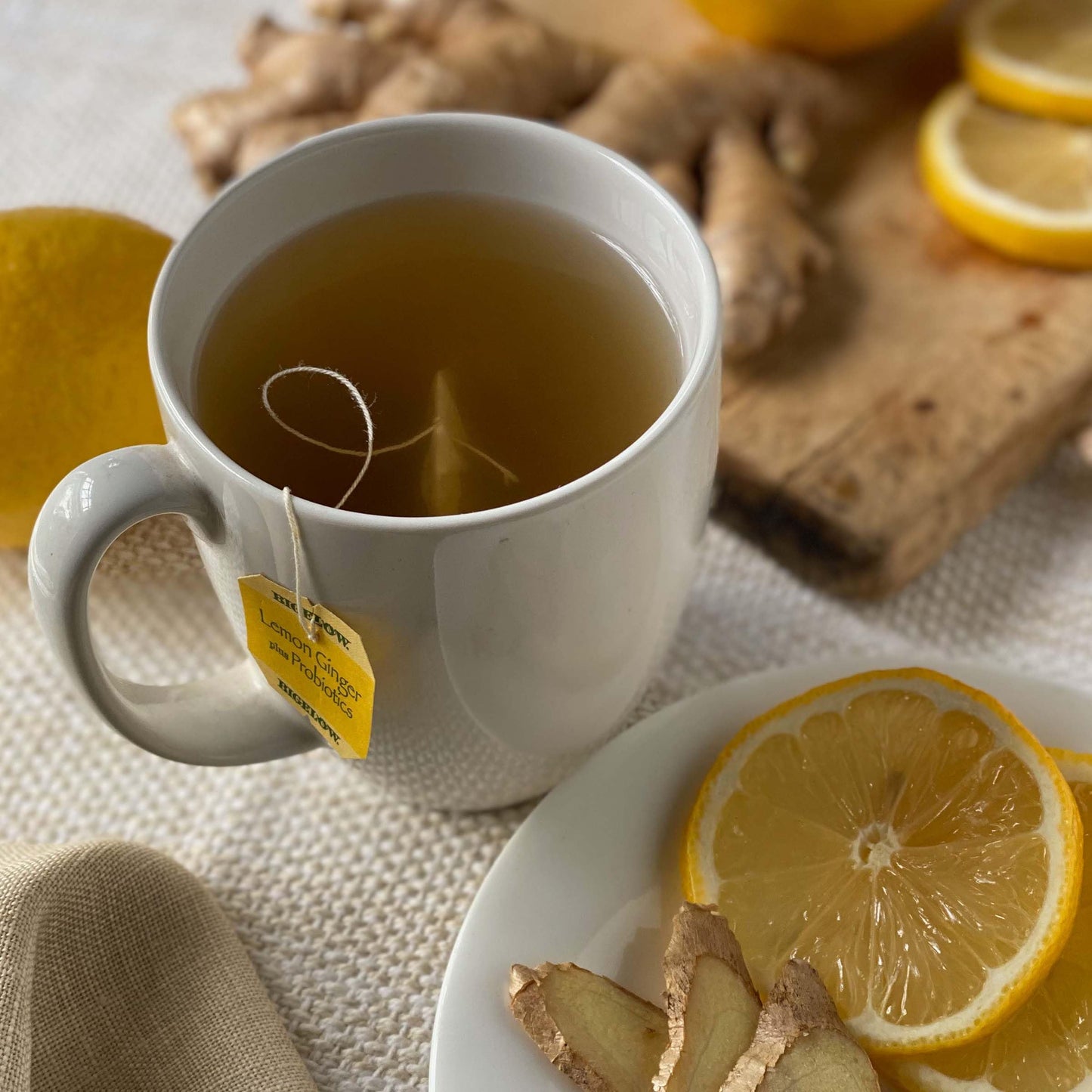 Bigelow Tea Lemon Ginger plus Probiotics Herbal Tea, Caffeine Free Tea, 18 Total Tea Bags (Pack of 1)