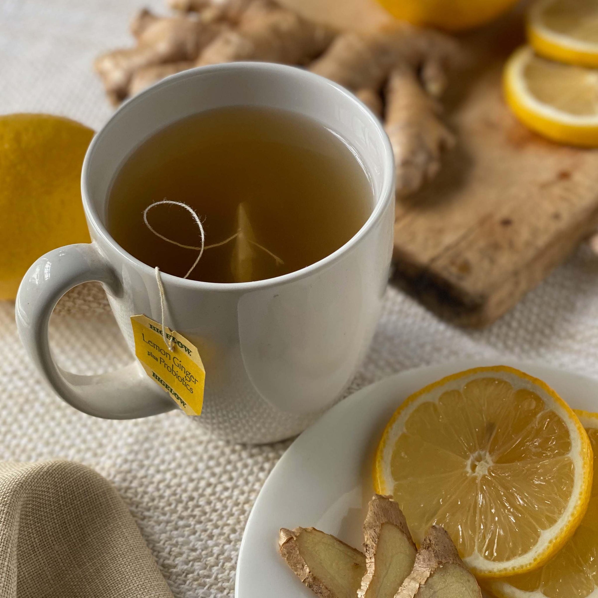 Bigelow Tea Lemon Ginger plus Probiotics Herbal Tea, Caffeine Free Tea, 18 Total Tea Bags (Pack of 1)
