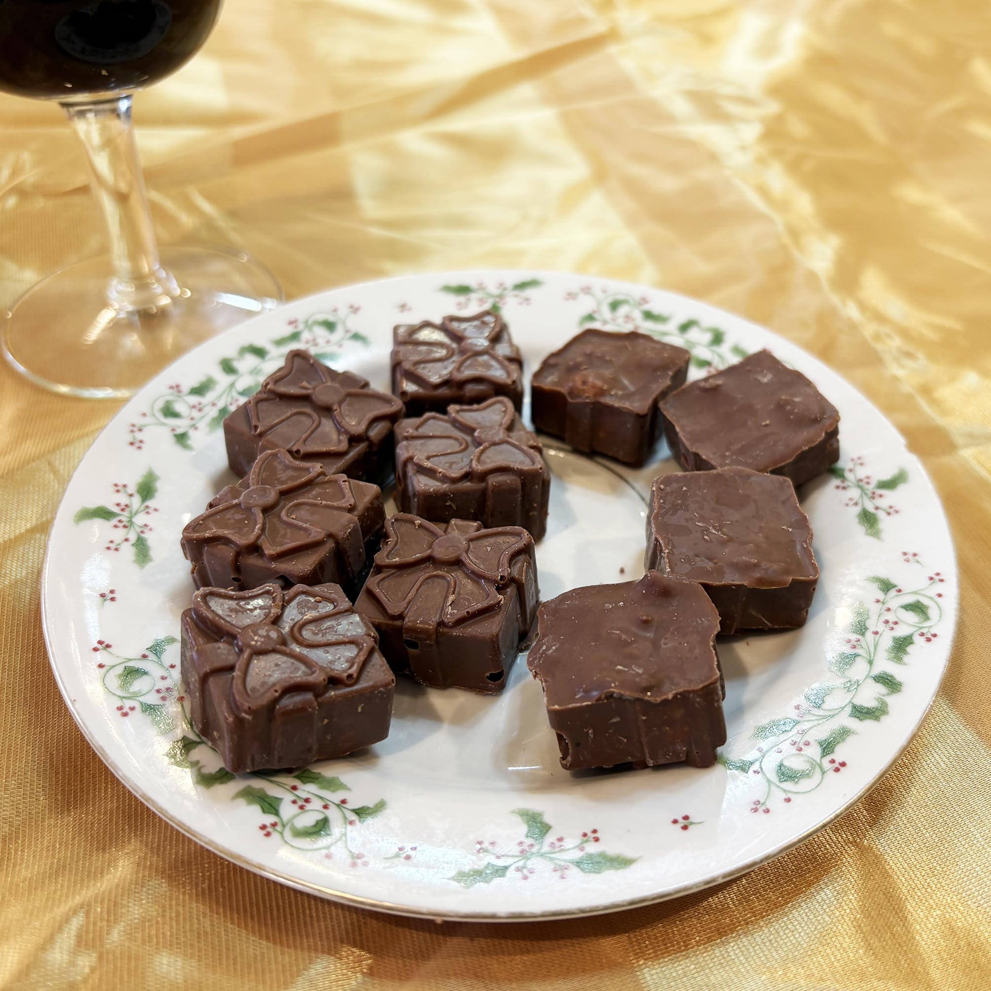 10-PIECE 3 OZ Chocolate Gourmet Homemade Snack with Nuts GIFTBOX Shape Chocolate-GIFTBOX-NF