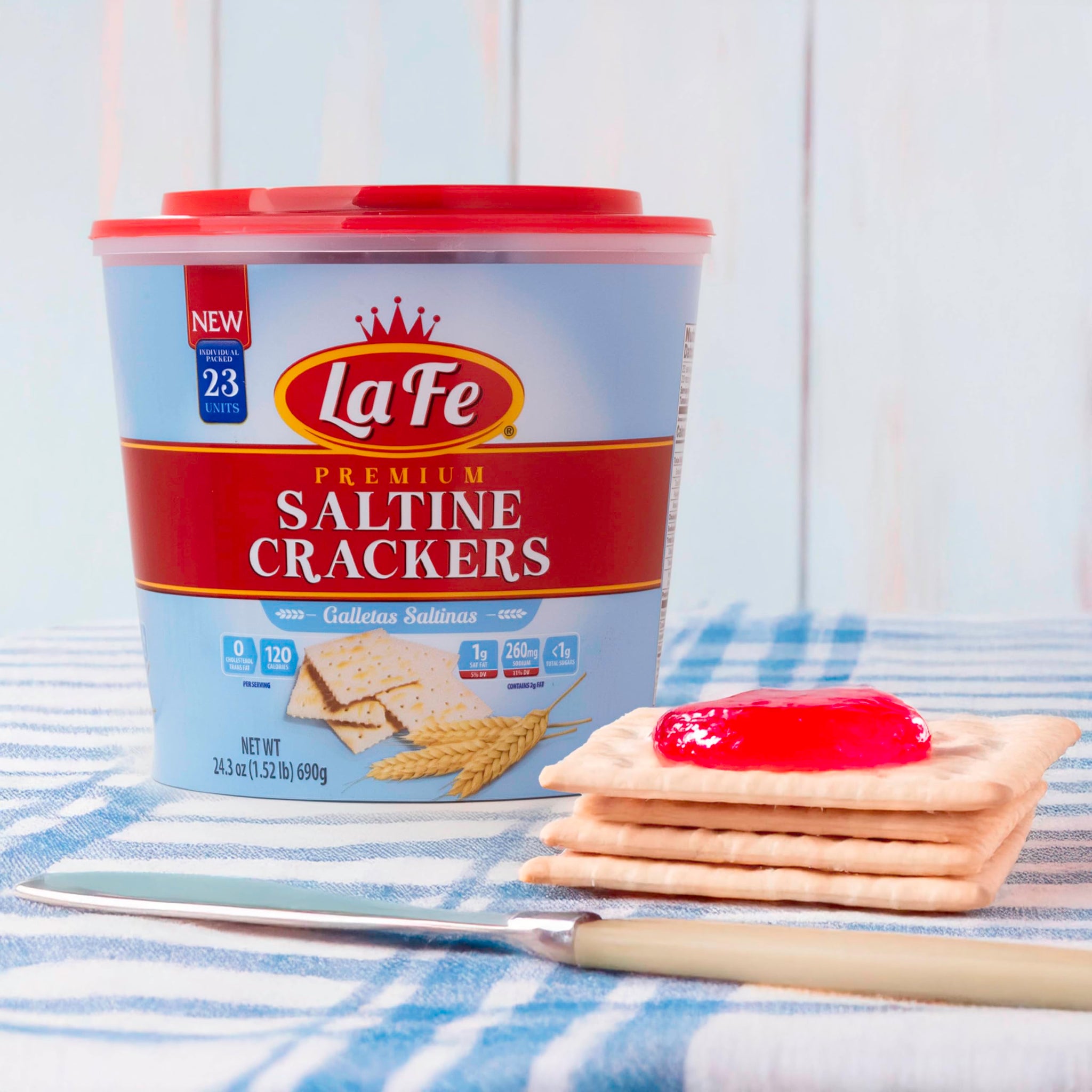 La Fe Premium Crackers in a 23-count resealable Tub (24.3 Ounce (Pack of 1), Saltines)