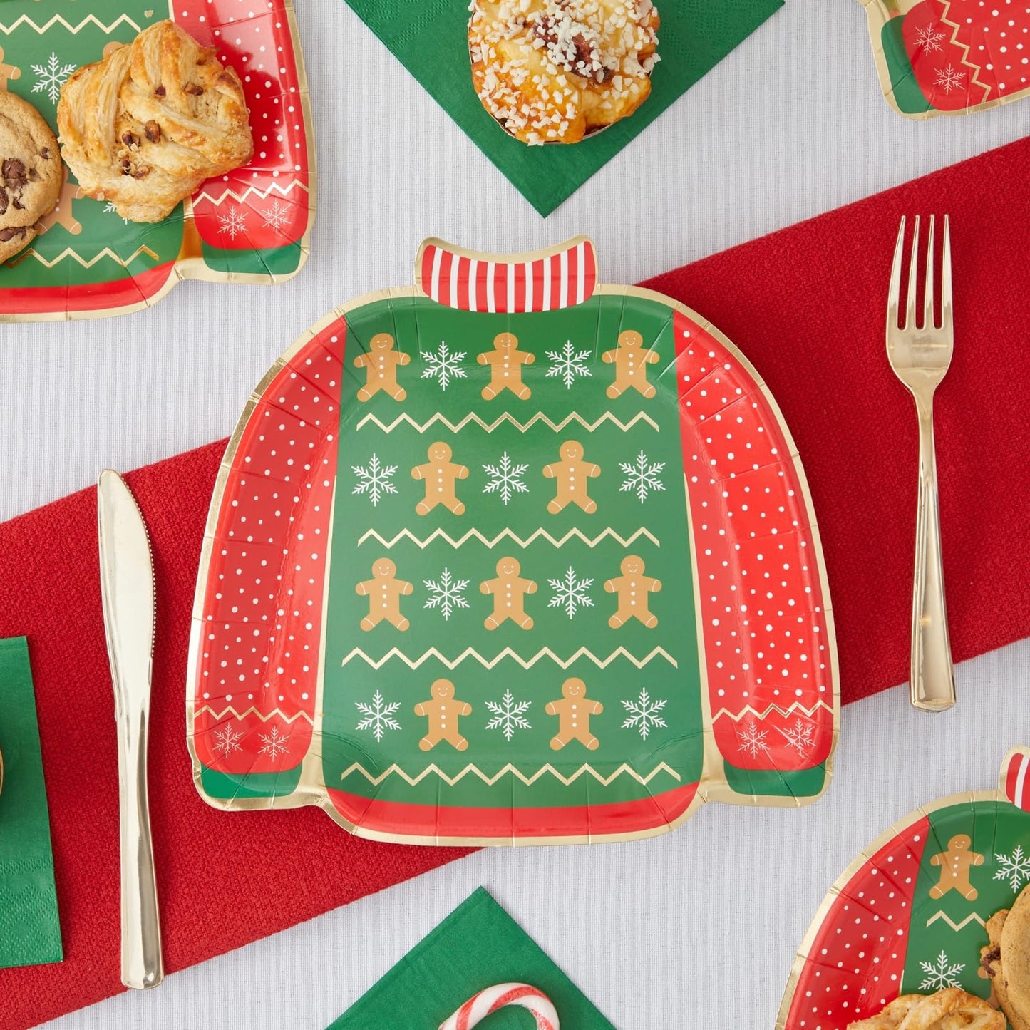 BLUE PANDA Paper Plates - 48 Count, Rectangular 9.7 x 9.1 in, Green & Red - Disposable Heavy-Duty Festive Gingerbread Design Paper Platters - Party