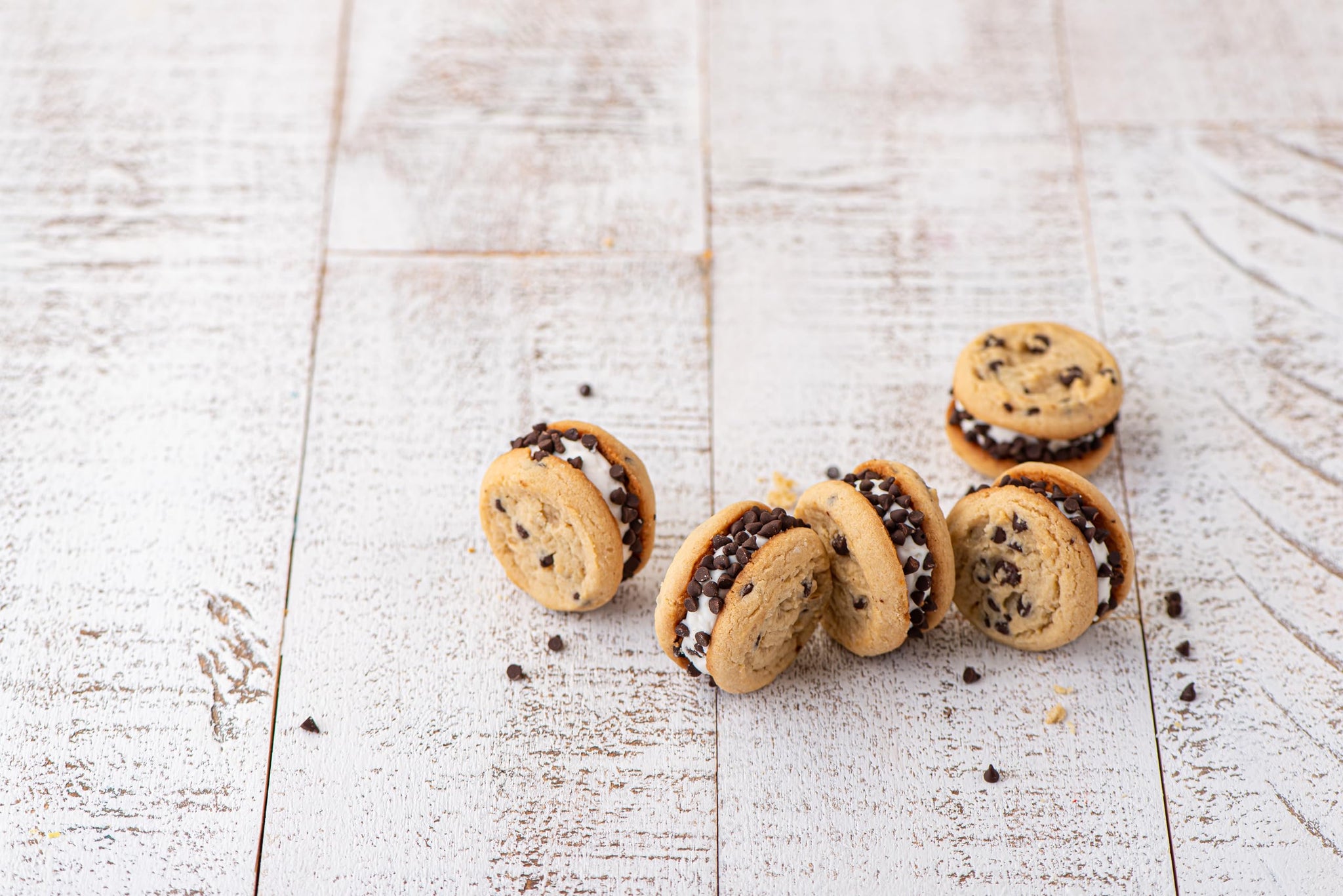Our Specialty Chocolate Chip Cookies, Sandwich Cookies with Vanilla Icing, 6 Count Frozen