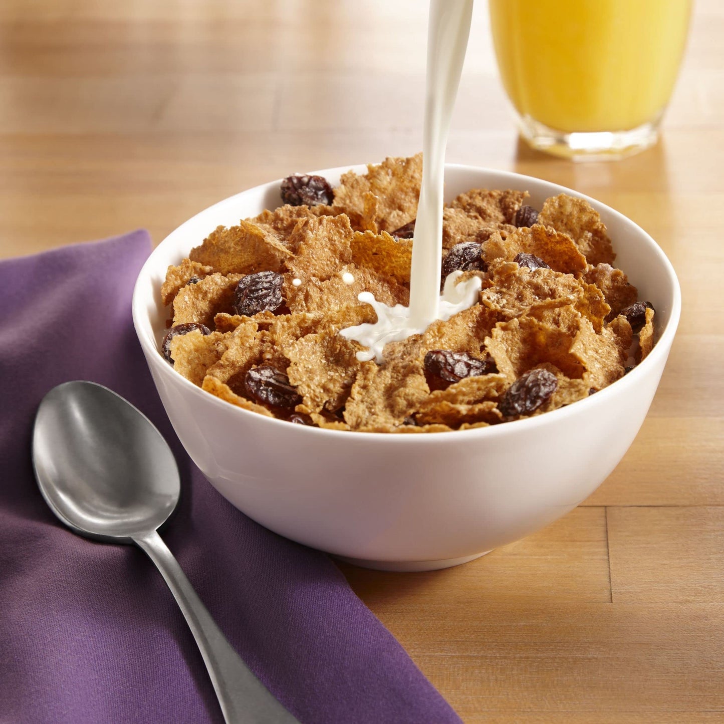 Kellogg's Raisin Bran Breakfast Cereal, Fiber Cereal, Made with Real Fruit, Original (70 boxes)
