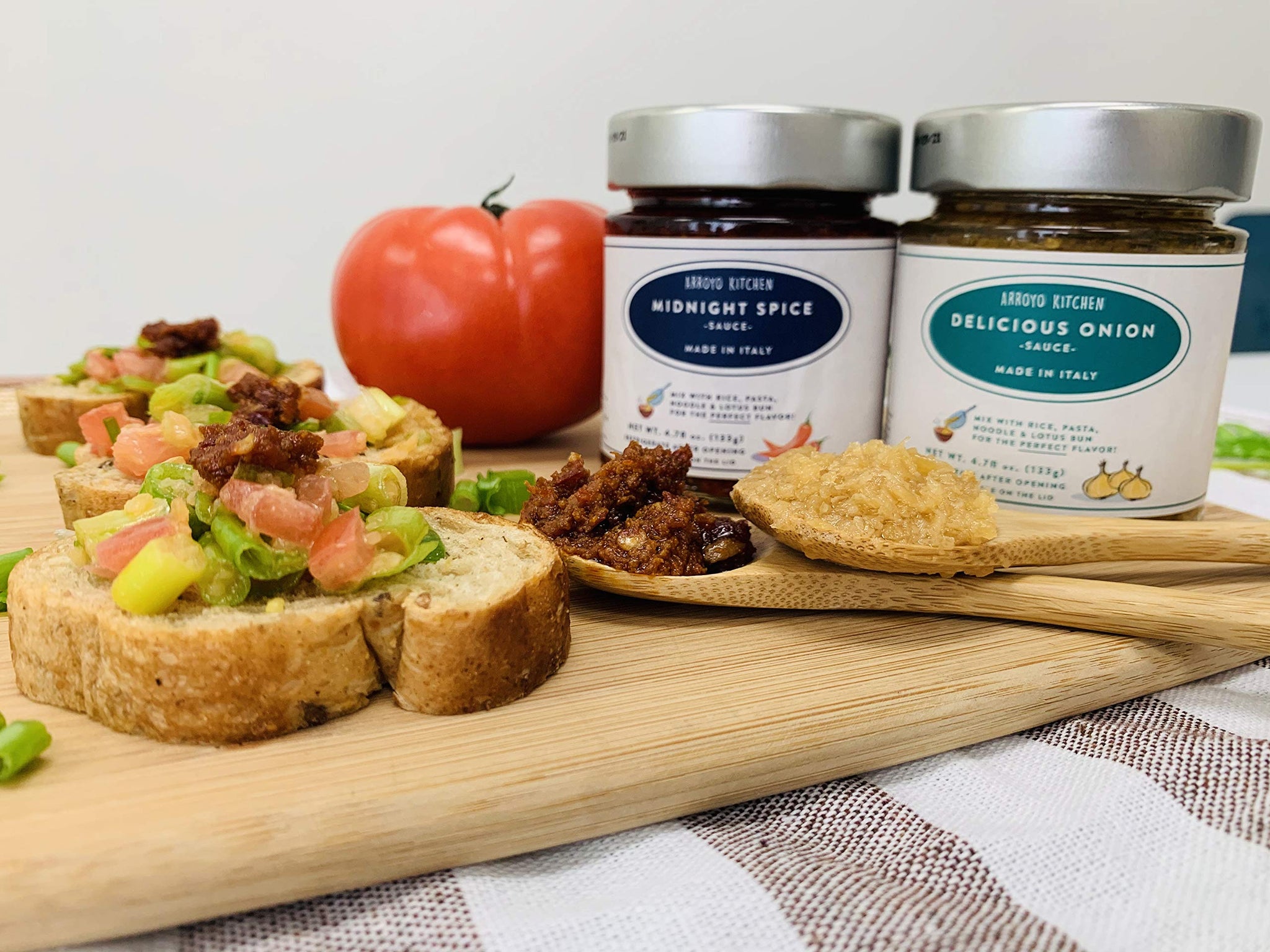 Arroyo Kitchen Delicious Onion, Authentic Italian Sauce, Spiced with Garlic, Chili Pepper & Pecorino Cheese, All Natural, No Preservatives, 4.7 fl. oz