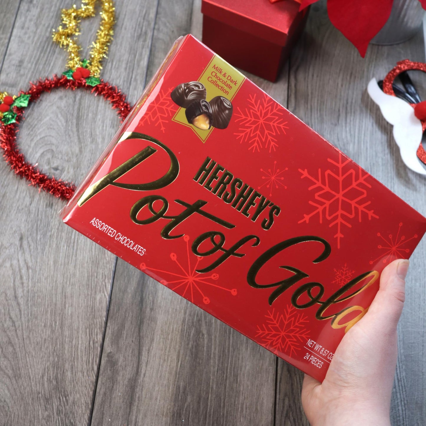 HERSHEY'S Christmas Pot of Gold Assorted Milk and Dark Chocolate Truffles Box, Candy Gift Set, 24 Total Pieces, 8.57 Ounces