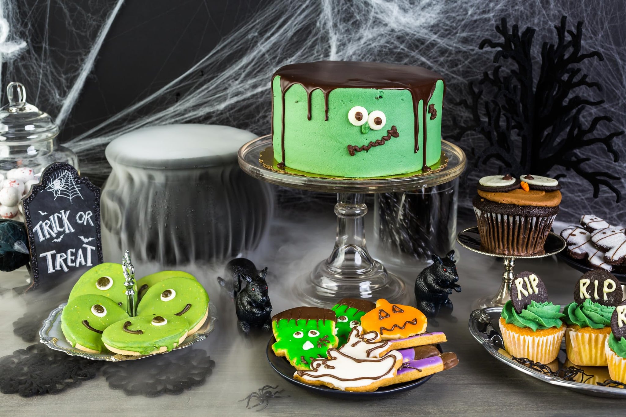 Funfetti Halloween Bundle, 2 Chocolate Cake Mixes, 1 of each Green and Orange Vanilla Frosting