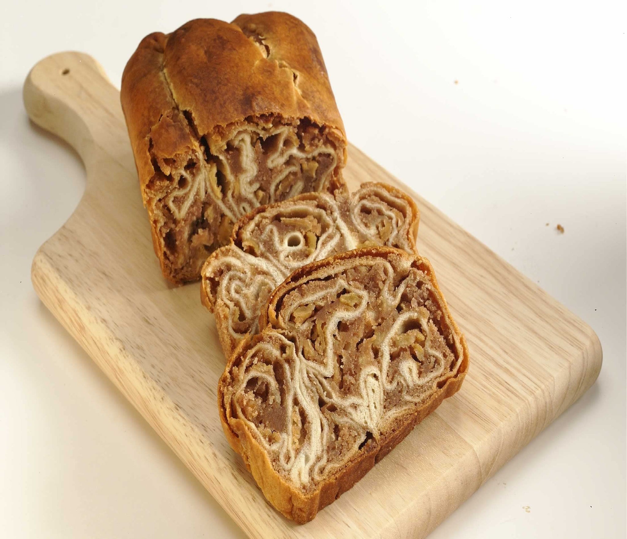 Strawberry Hill's Hand Made, Old World Apple Cinnamon (Poh-Va-Teet-Sa)