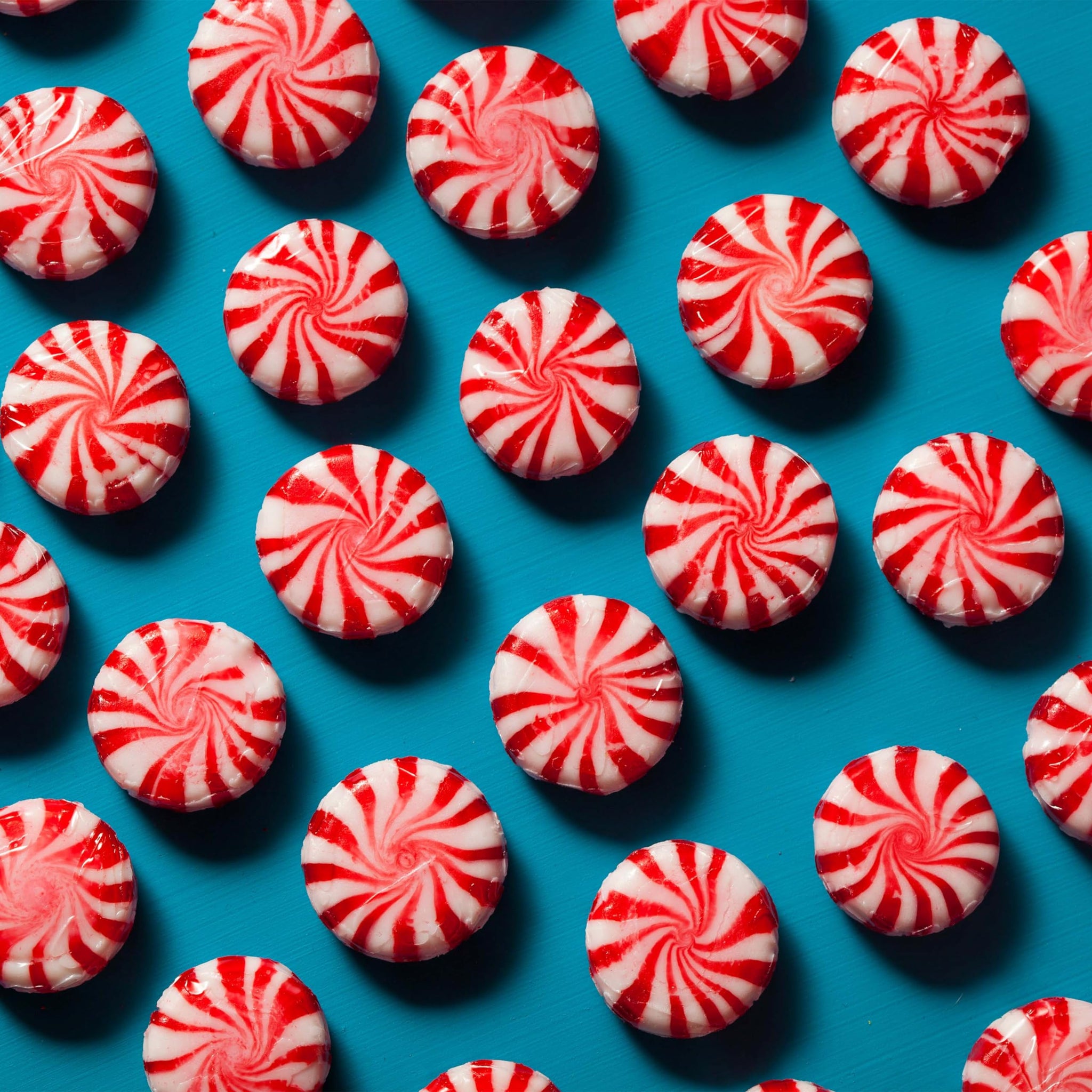 Yupik Red Pinwheel Mints, 2.2 lb (35.2 oz), Gluten-Free, Hard Candies, Individually Wrapped, Refreshing Sweet Minty Flavor, Classic Treat, Delicious