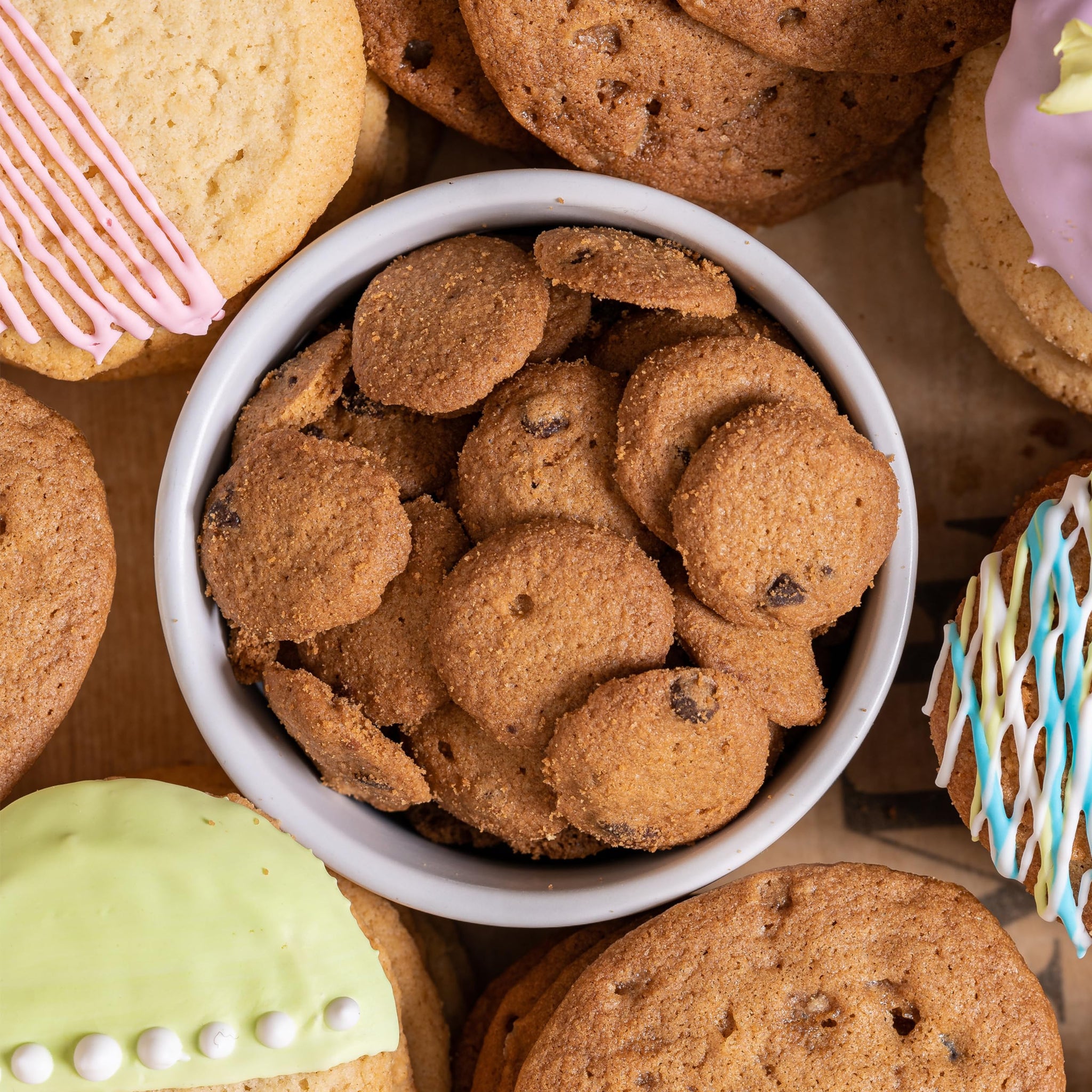 Tate's Bake Shop Chocolate Chip Cookies and Tiny Tate's Chocolate Chip Cookies Variety Pack, 5 Bags
