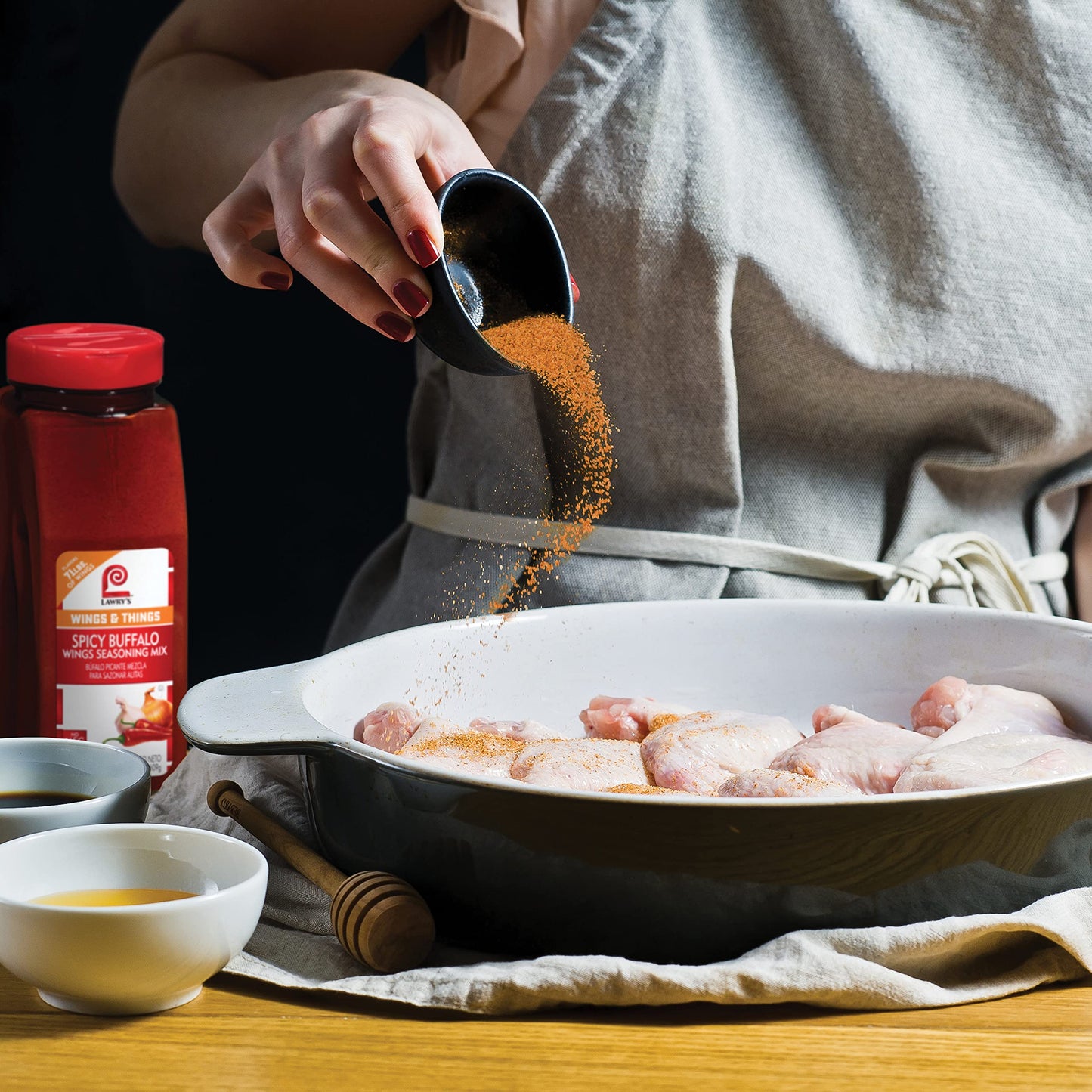 Lawry's Spicy Buffalo Wings Seasoning Mix, 21.5 oz - One 21.5 Ounce Container of Spicy Buffalo Powder Seasoning for Recipe Customization, Best