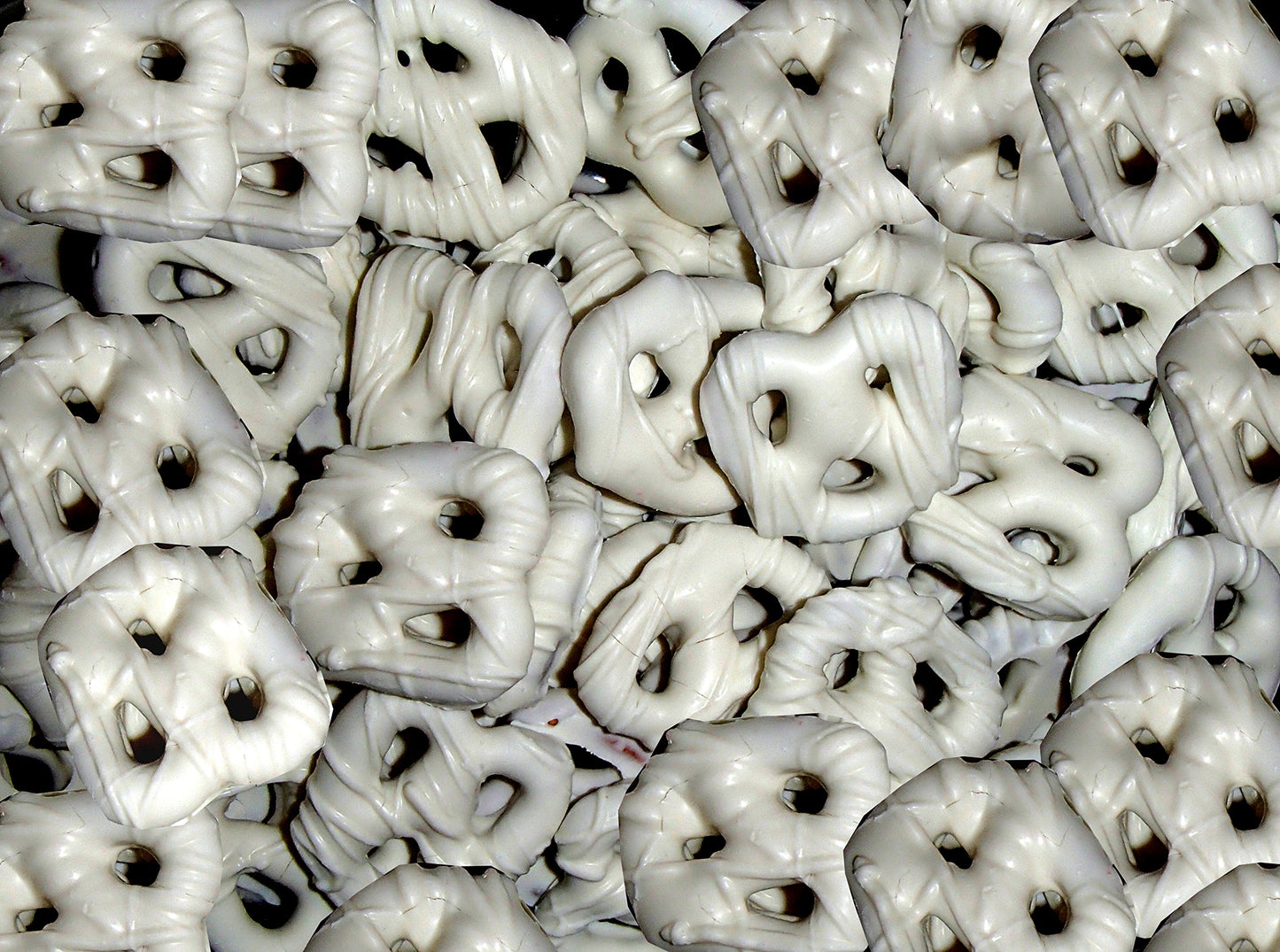 Frosted Mini Pretzels White Chocolate Flavored Coating 2 Pounds (32 Oz)