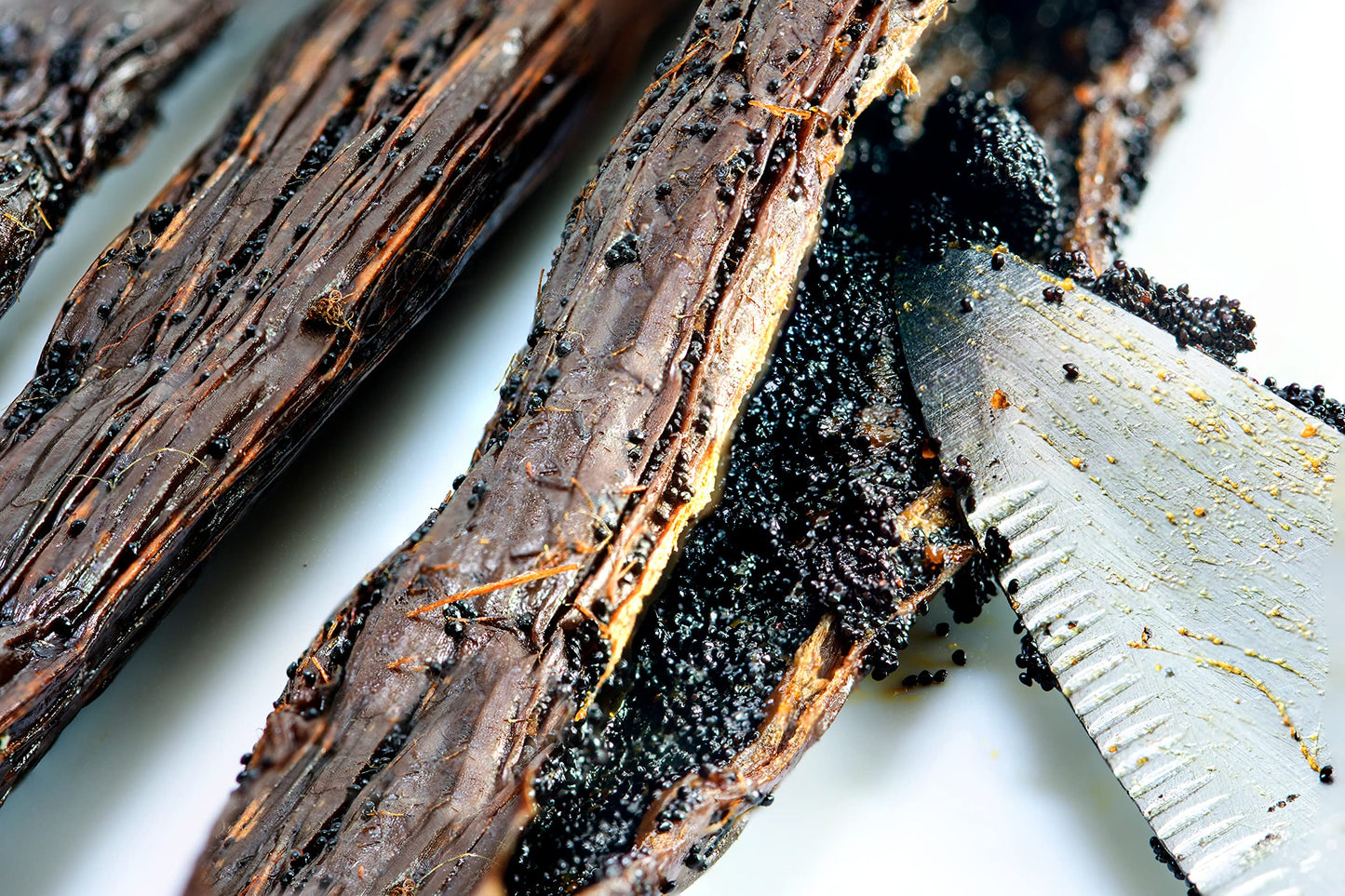 Organic Vanilla Extract - Made with Bourbon Madagascar Vanilla Beans - 4 fl oz - For Baking, Desserts, Home Cooking and Chefs