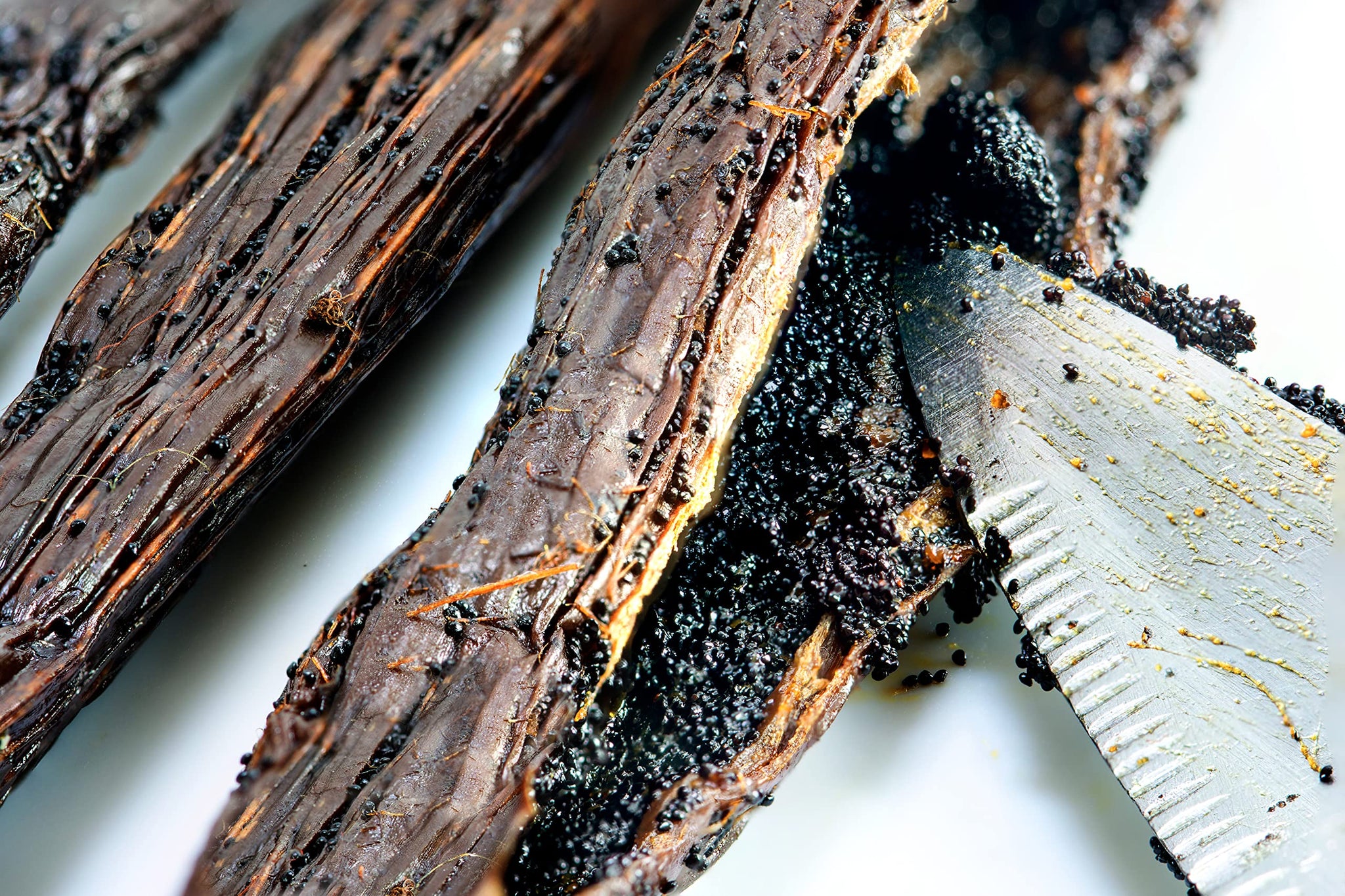Organic Vanilla Extract - Made with Bourbon Madagascar Vanilla Beans - 4 fl oz - For Baking, Desserts, Home Cooking and Chefs