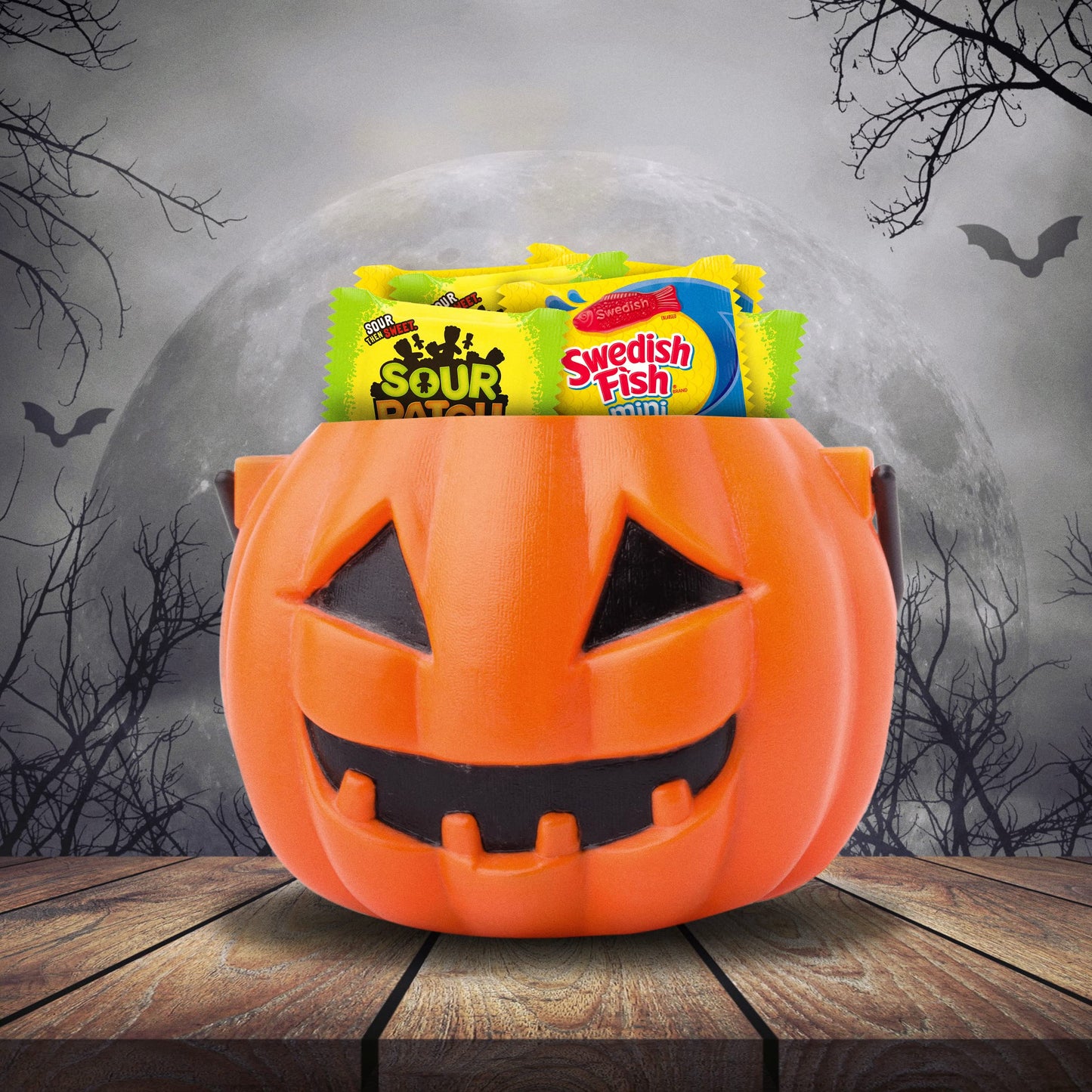 SOUR PATCH KIDS & SWEDISH FISH Mini Halloween Candy Variety Pack, 25 Trick or Treat Bags