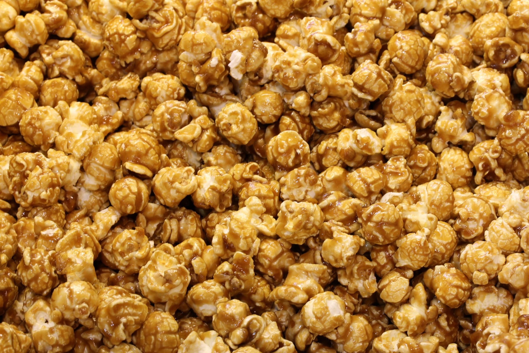 Signature Popcorn - Gourmet 1-Gallon Gold Chicago Skyline Reusable Plastic Bucket Tin, Caramel Popcorn - Holiday, Party & Corporate Gift