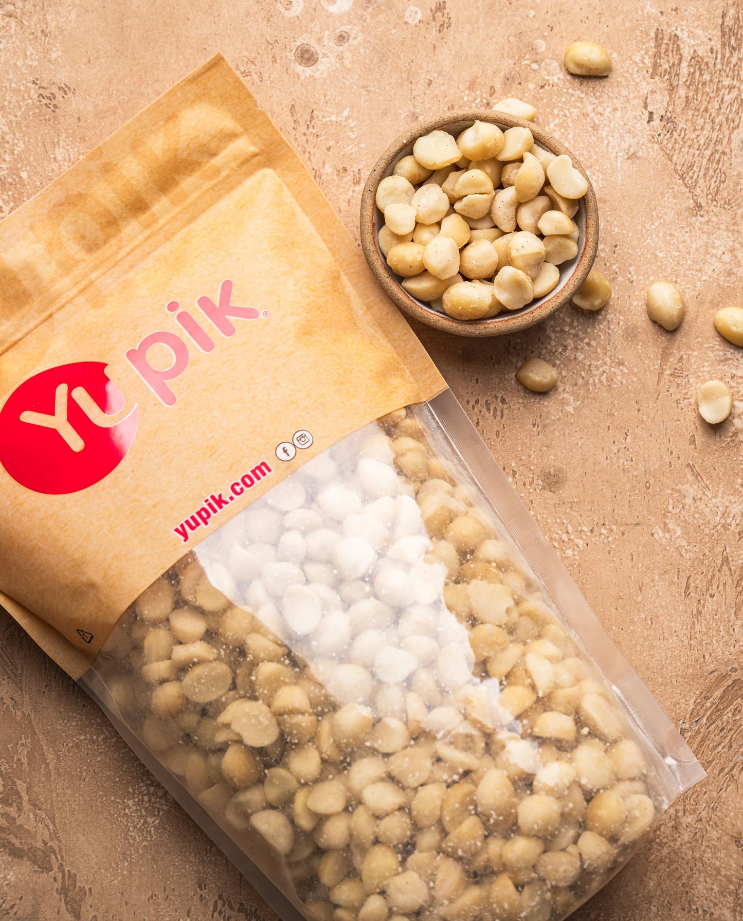Yupik Macadamia Nuts, Medium Pieces, 2.2 lb (35.2 oz), Raw and Unsalted, Gluten-Free and Kosher, Unroasted Oil-Free Nuts with Creamy Flavor, Source