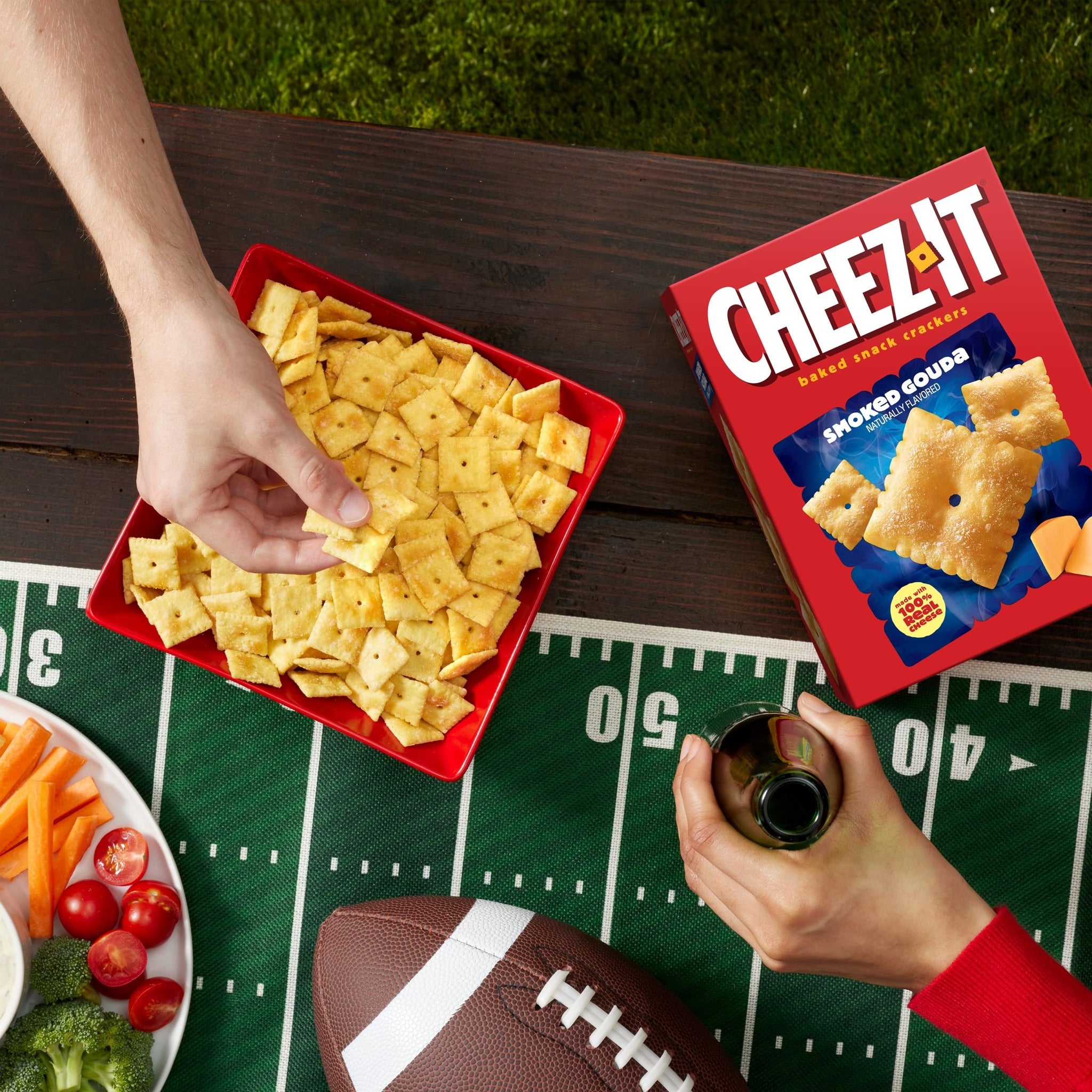 Cheez-It Baked Snack Crackers, Lunch Snacks, Smoked Gouda, 12.4oz Box (1 Box)