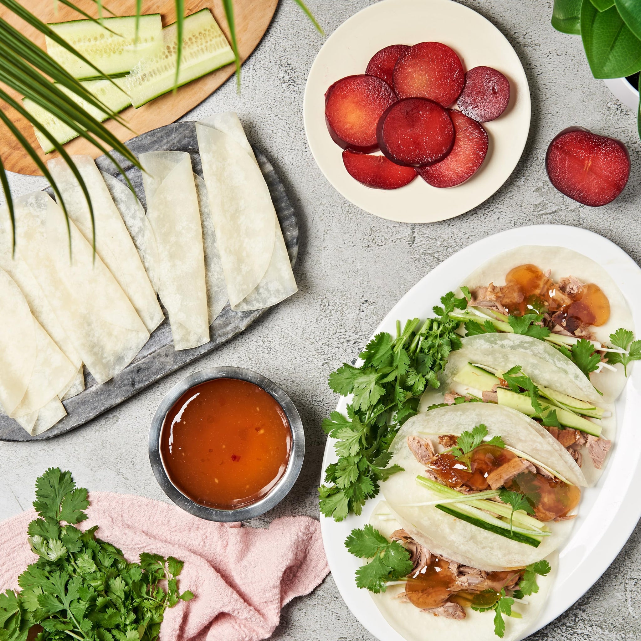 Lee Kum Kee Plum Sauce (9.2 oz - 1 Pack), Perfect for Stir-Frying, Glazes, Drizzling, and Dipping Sauce for Egg Rolls, Roasted Duck, Fried Wontons