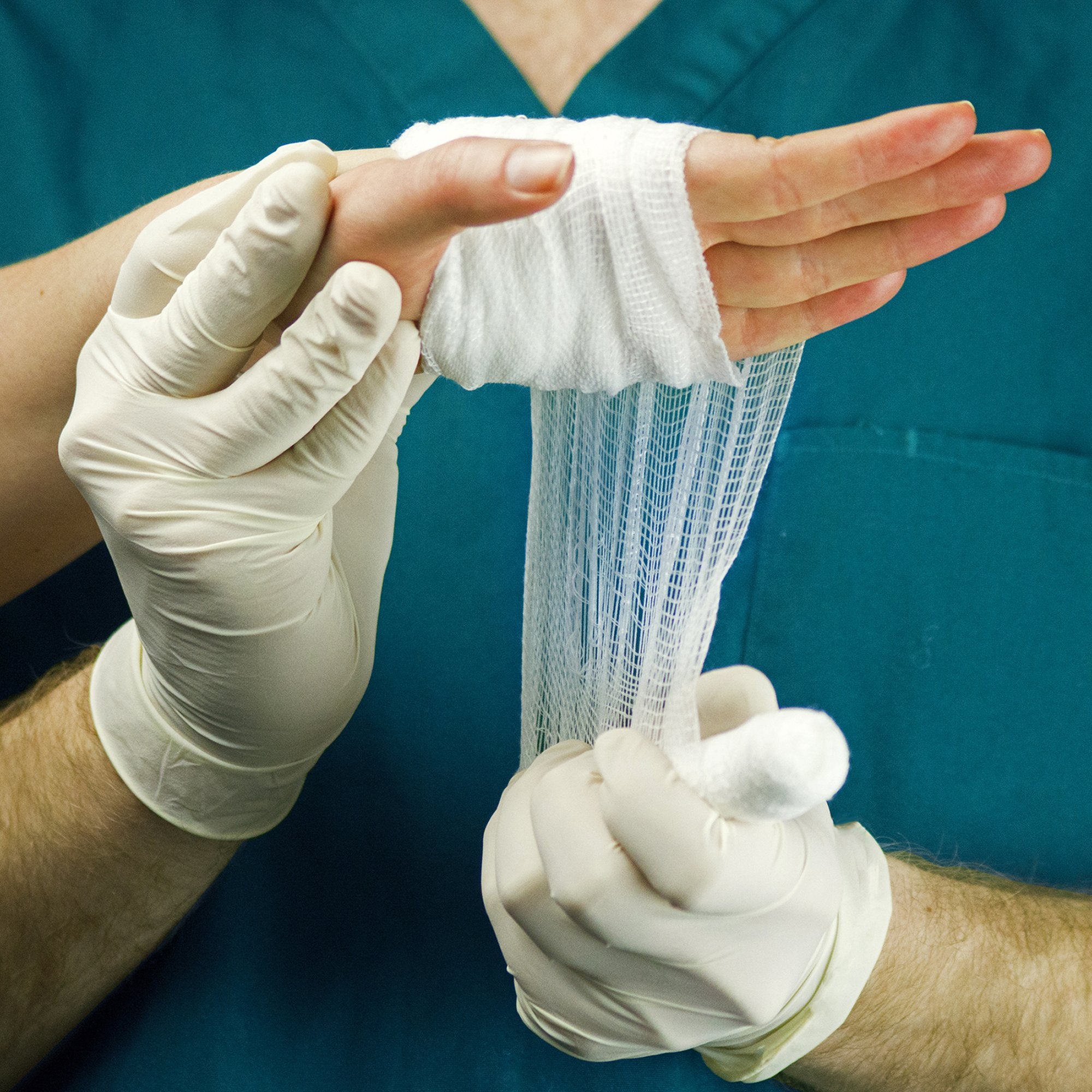 AMMEX Medical Ivory Stretch Synthetic Vinyl Gloves, Box of 100, 4 mil, Size Medium, Latex Free, Powder Free, Disposable, Non-Sterile, VSPF44100-BX