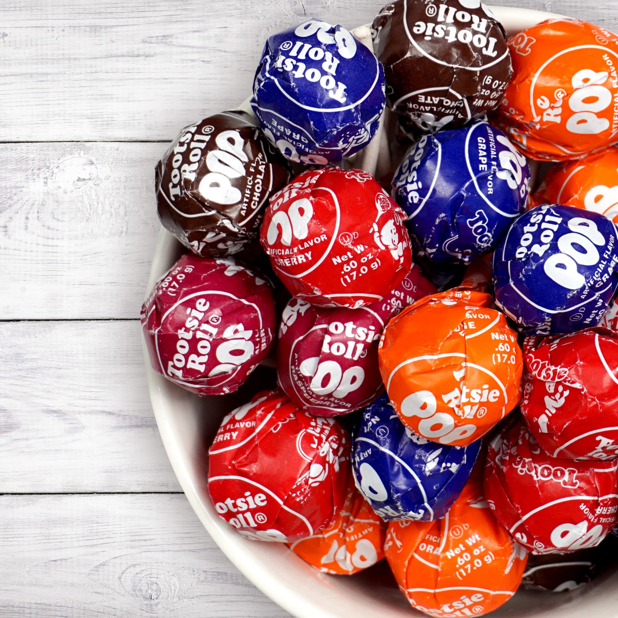 Tootsie Roll Pops with Chocolate Tootsie Roll Center, 2lb Bulk Bag (Approx 44 Count), Original Assorted Fruit Flavors, The Hampton Popcorn & Candy
