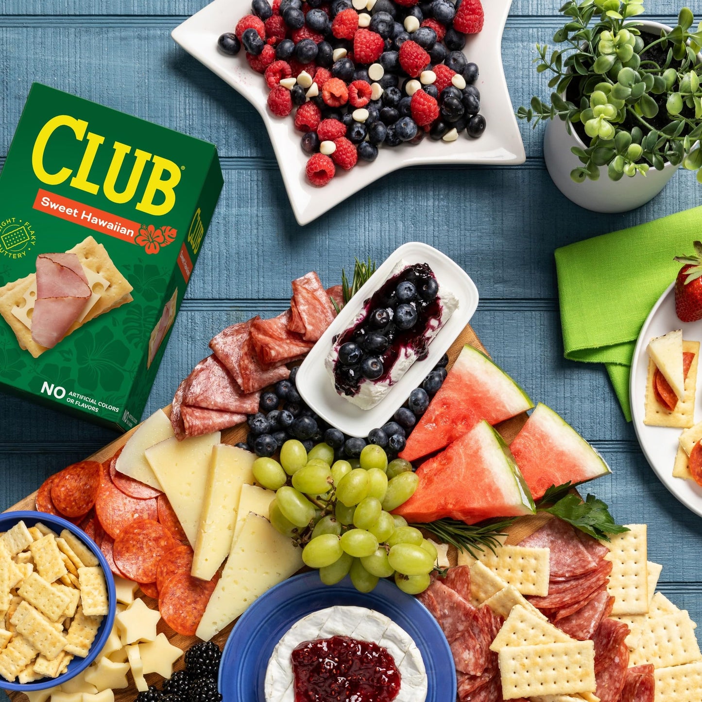 Club Crackers, Lunch Snacks, Snack Crackers, Sweet Hawaiian, 13.7oz Box (1 Box)