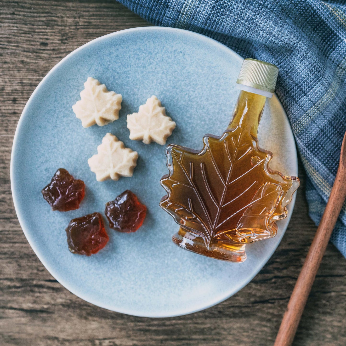 Yupik Maple Leaf Hard Candies With Pure Maple Syrup, 2.2 lb (35.2 oz), Individually Wrapped, Made in Canada, Authentic Flavor, Sweet Candy, Delicious