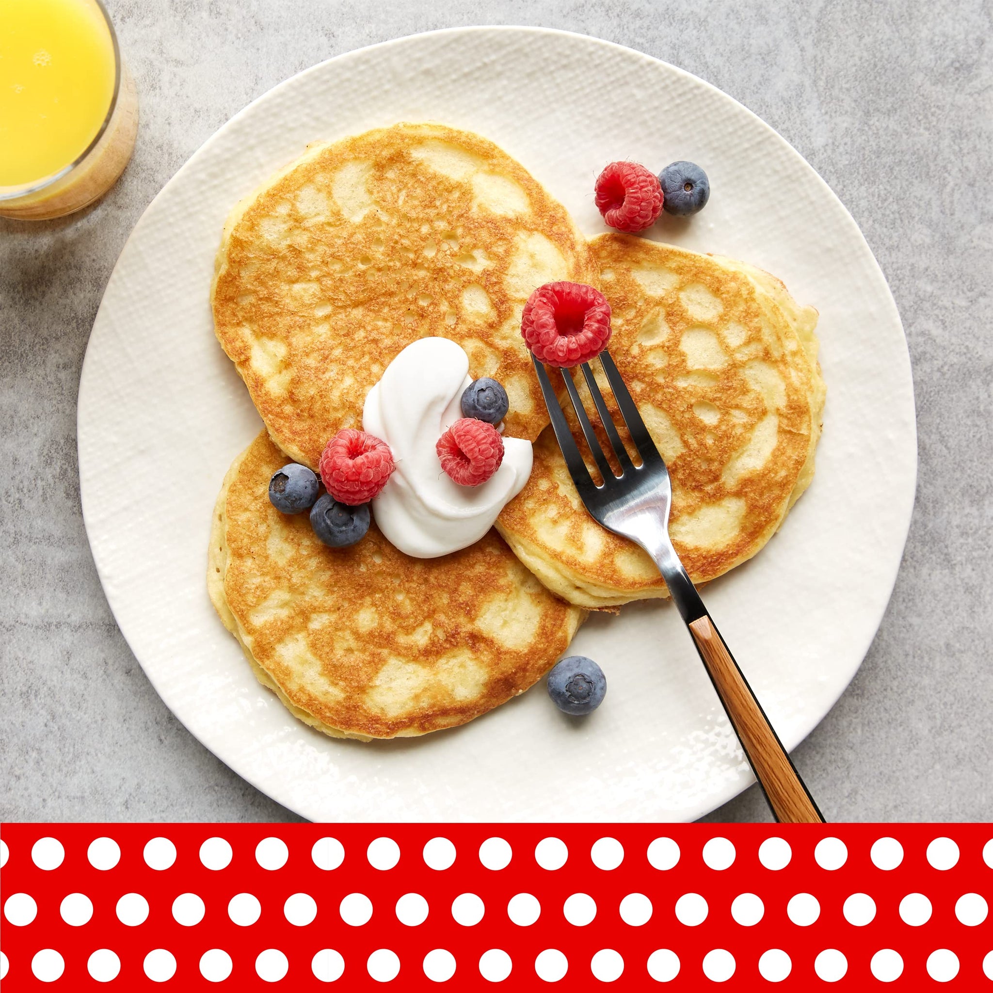 Bisquick SHAKE 'N POUR Buttermilk Pancake Mix 10.6oz (4 Pack) by Betty Crocker