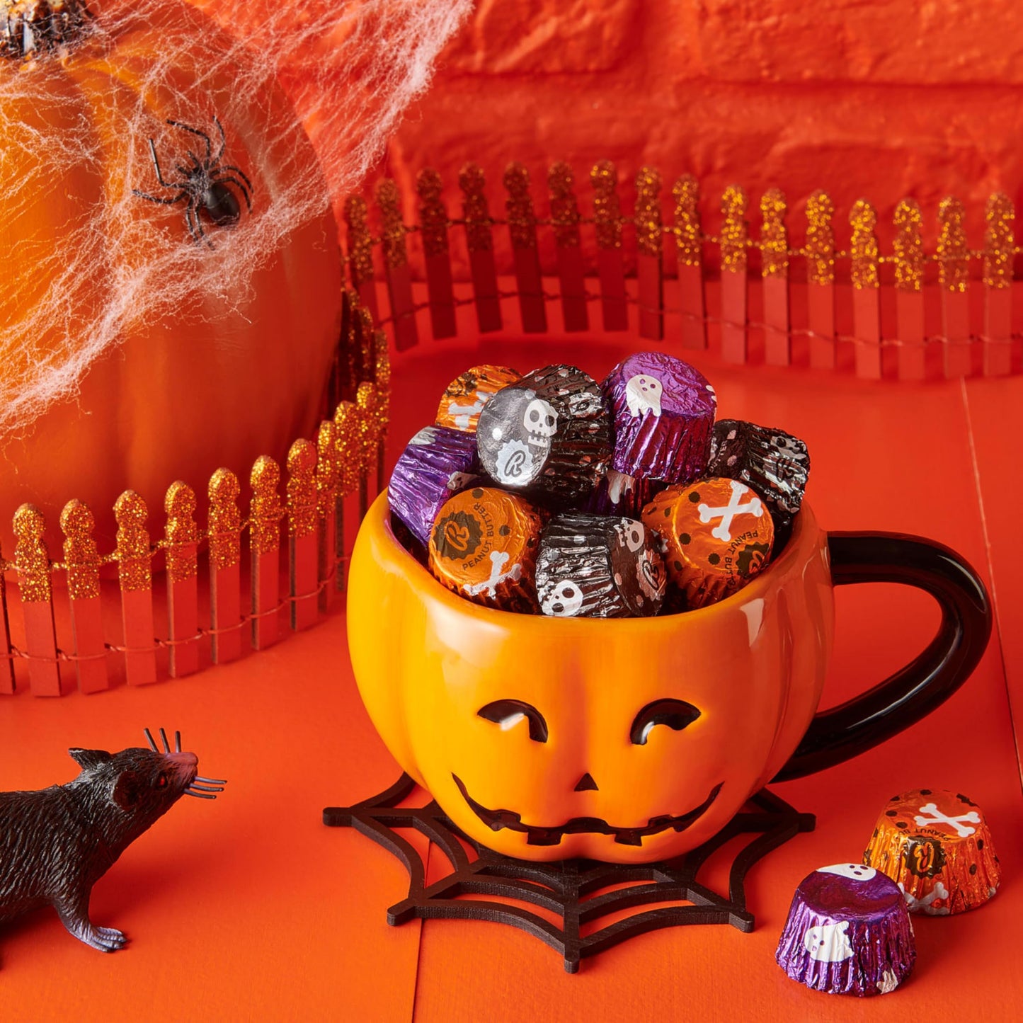 REESE'S Miniatures Milk Chocolate Peanut Butter Cups, Halloween Candy Bag, 9.92 oz