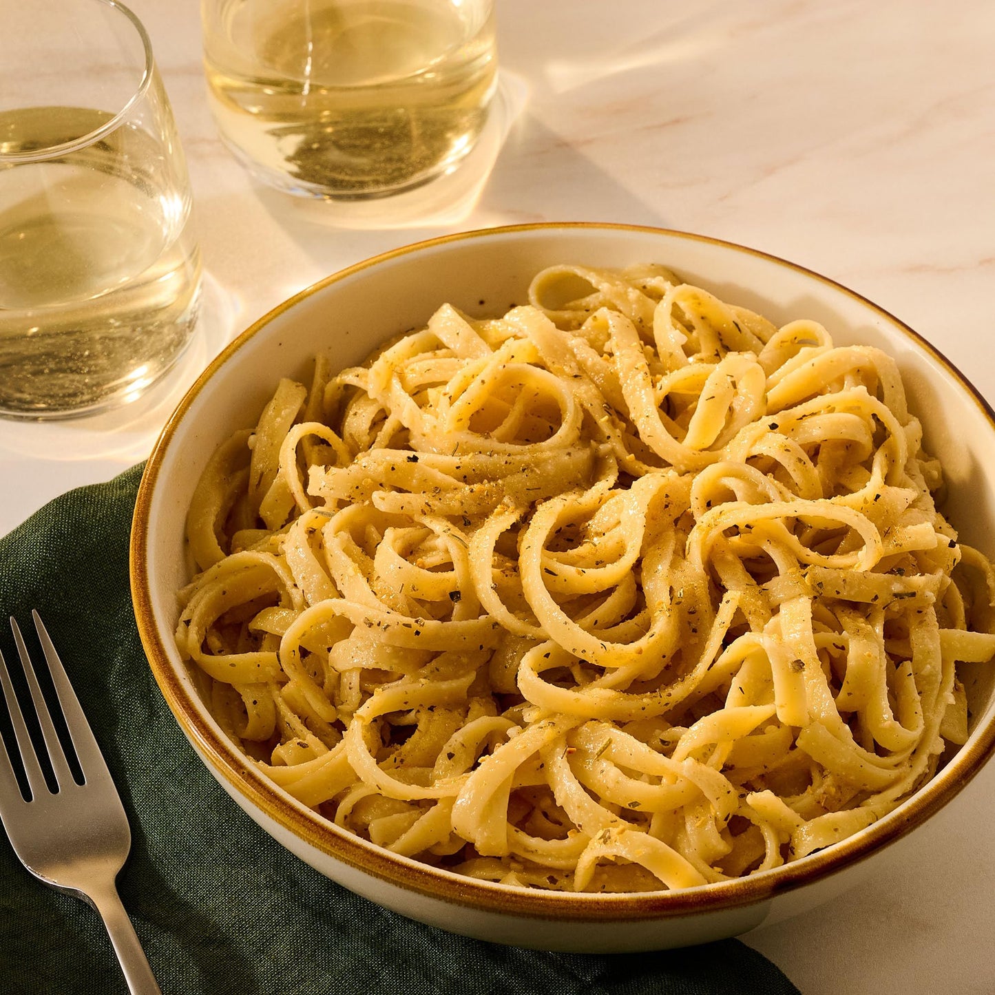 McCormick Seasoning, Garlic & Olive Oil, Signature Seasonings, Savory Blend of Bold Garlic & Rich Olive Oil, Shake On, For Pastas, Roasted Proteins
