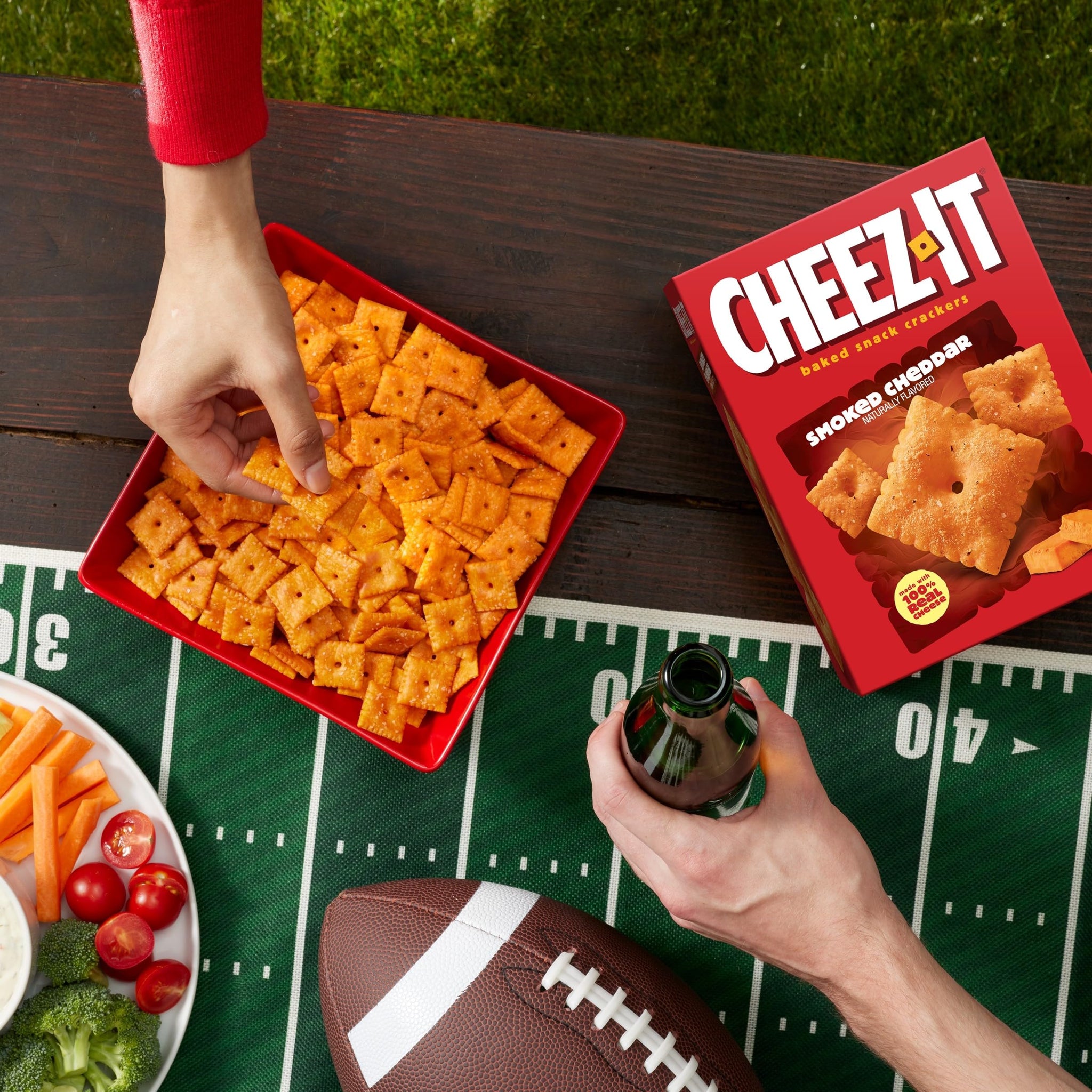 Cheez-It Baked Snack Crackers, Lunch Snacks, Smoked Cheddar, 12.4oz Box (1 Box)