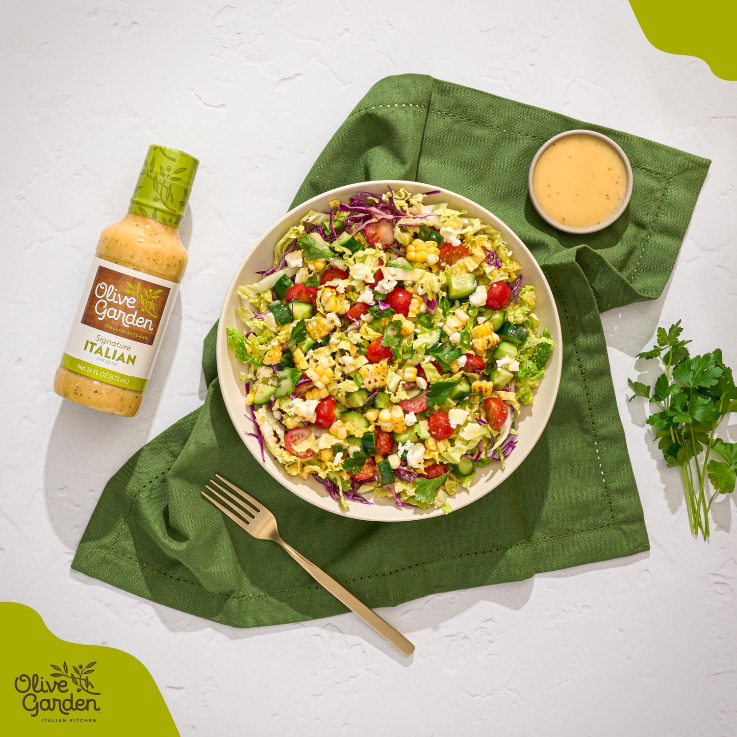 Olive Garden Signature Italian Dressing, 16 fl. oz., Made with Italian Spices, Oil and Vinegar, Perfect Chicken Marinade, Sandwich Spread or Salad
