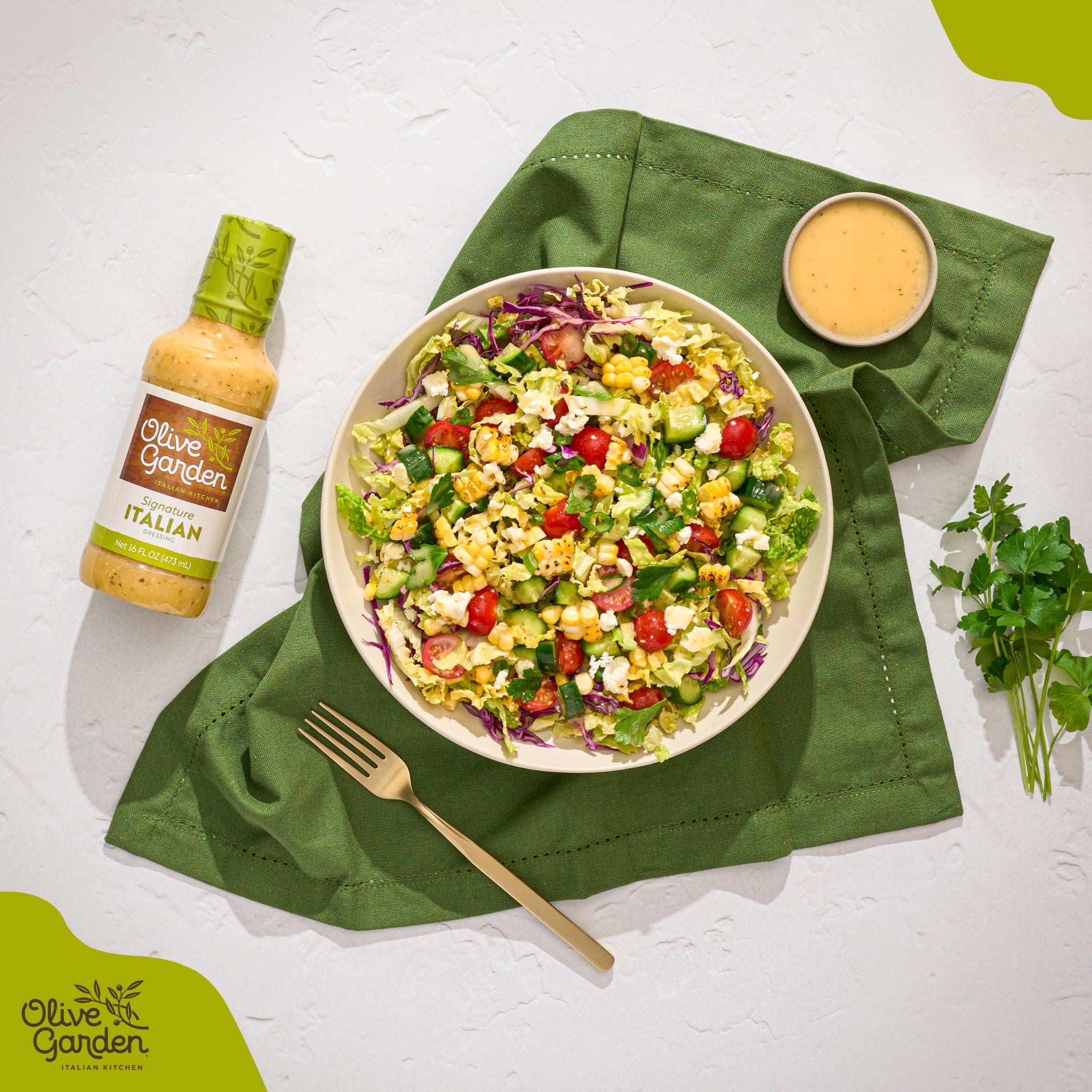 Olive Garden Signature Italian Dressing, 16 fl. oz., Made with Italian Spices, Oil and Vinegar, Perfect Chicken Marinade, Sandwich Spread or Salad